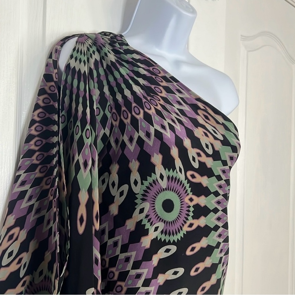 Elegant One-Shoulder Patterned Dress - Picture 2 of 4